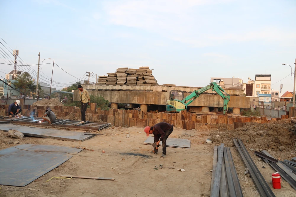 Dự kiến cầu Bà Hom sẽ về đích trong năm nay.