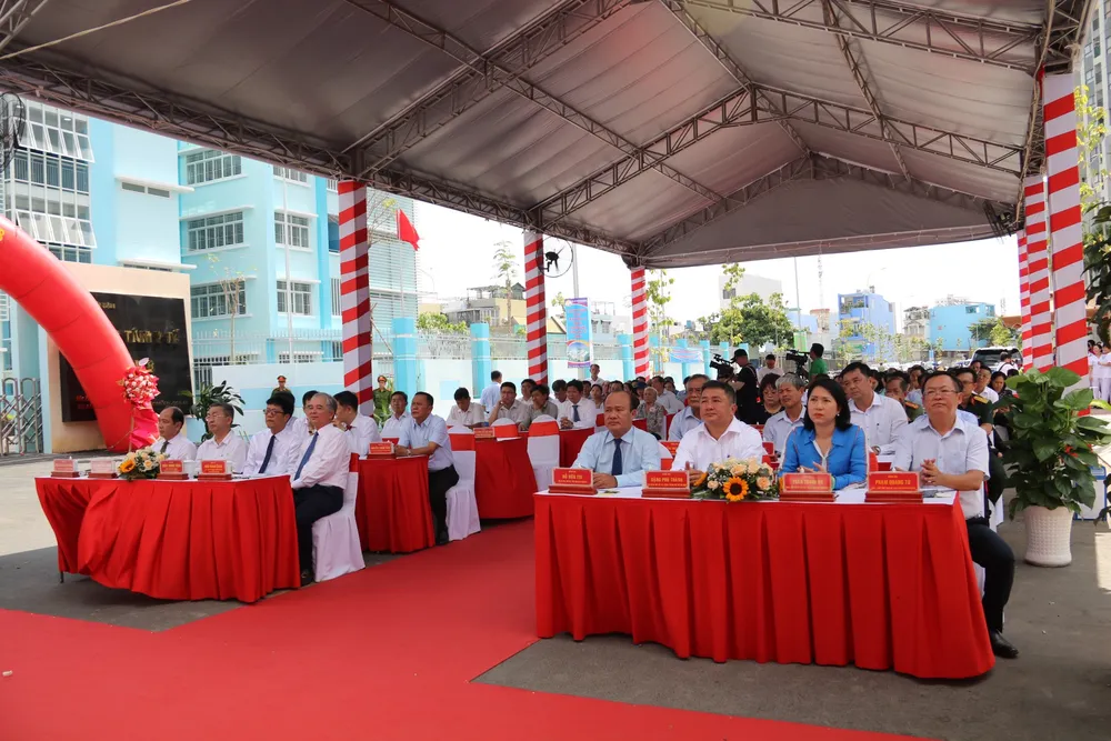 Toàn cảnh lễ khánh thành. Ảnh: NHƯ NGỌC đường Tạ Quang Bửu
