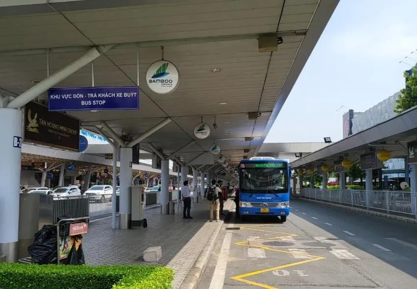 TP.HCM có 40 điểm đón trả khách tận nhà đến sân bay Tân Sơn Nhất. ẢNH: ĐT sân bay Tân Sơn Nhất