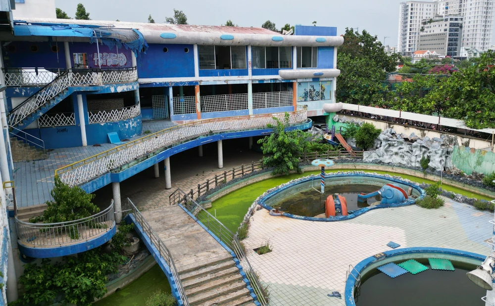 Công viên nước Đại Thế Giới cũng bỏ hoang, gây lãng phí. Ảnh: NT cong-vien-nuoc-3.jpg