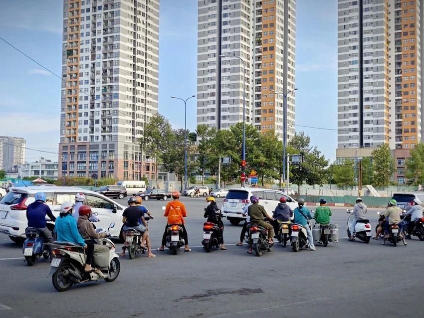 Từ ngày mai, cấm các loại xe trên phần đường hỗn hợp Mai Chí Thọ rẽ trái vào đường Đồng Văn Cống. Ảnh: ĐT nút giao An Phú
