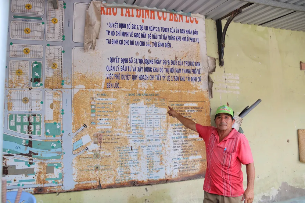 Ông Châu Thanh - Trưởng ban điều hành khu phố 21. Ảnh: NN khu-tai-dinh-cu-ben-luc-19.jpg