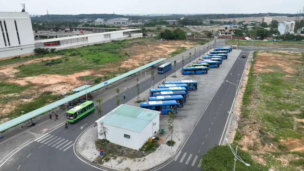 Bến xe Miền Đông mới chỉ đạt 5% công suất. duong-hoang-huu-nam-16.jpg