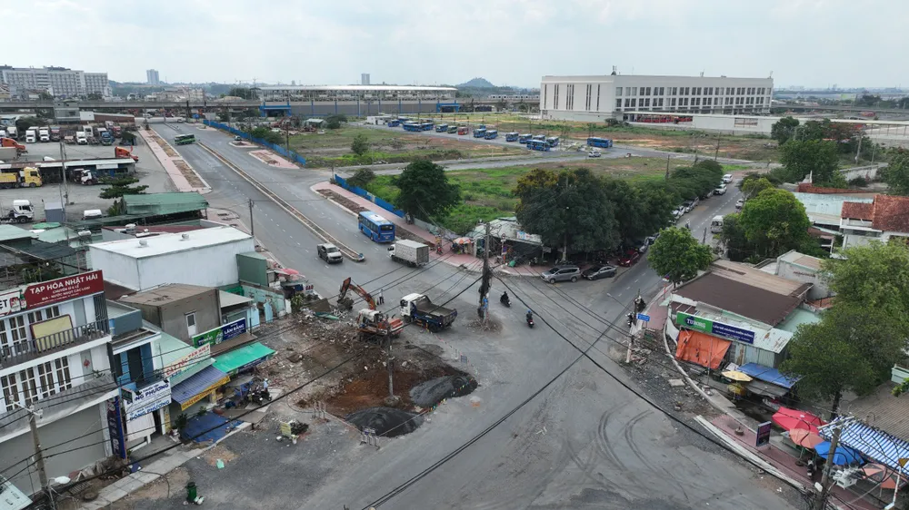 Việc thi công tập trung tại giao lộ đường Hoàng Hữu Nam - đường số 13. duong-hoang-huu-nam-19.jpg