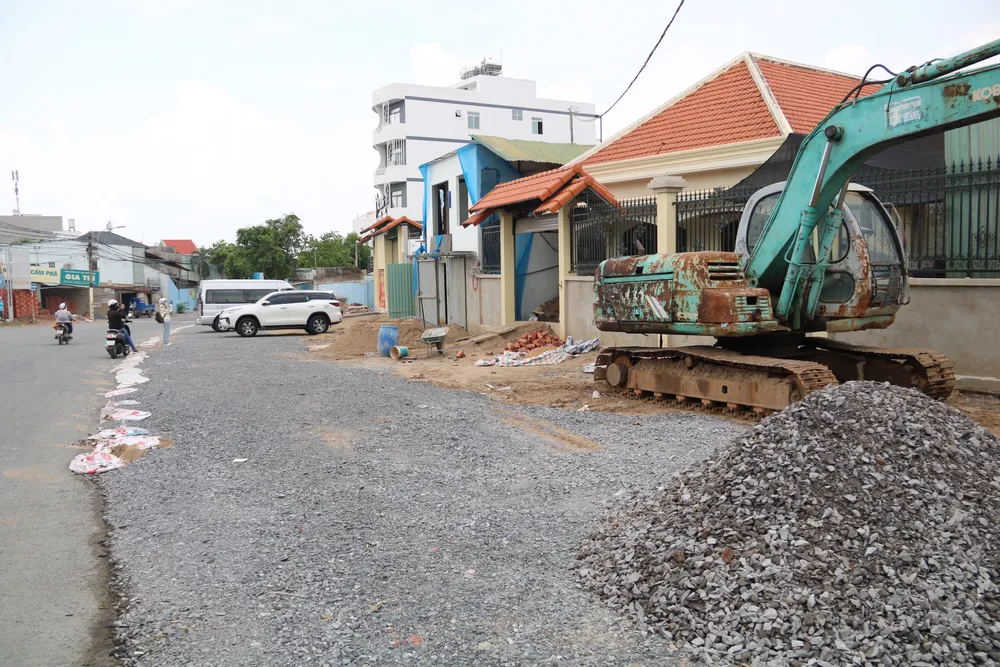 Nhiều ngôi nhà đã lùi sâu. duong-hoang-huu-nam-8.jpg