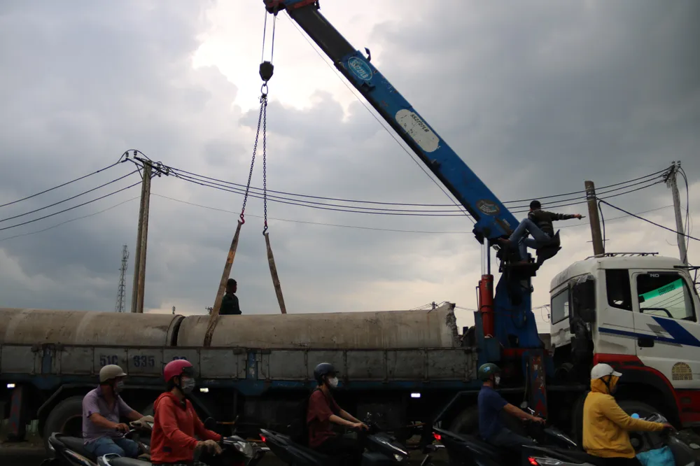Nhiều hạng mục đang được di dời. cau-tan-ky-tan-quy-40.jpg
