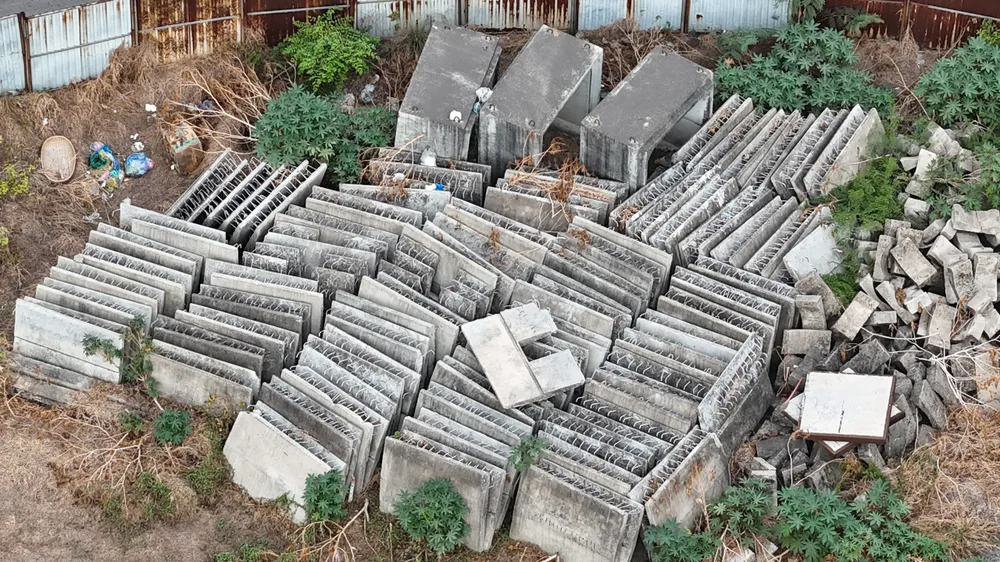 Vật liệu xây dựng được tập kết, sẵn sàng tái khởi công. cau-tan-ky-tan-quy-45.jpg