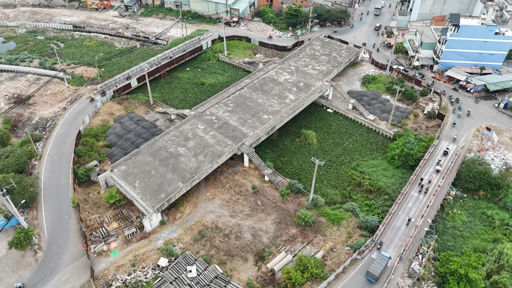 Cầu Tân Kỳ Tân Quý khi hoàn thành sẽ giảm bớt áp lực giao thông cho cửa ngõ phía Tây Nam TP. cau-tan-ky-tan-quy-48.jpg