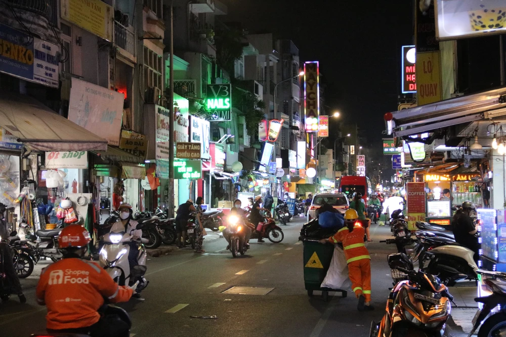 Phố chuyên doanh ẩm thực Nguyễn Thượng Hiền vắng khách. phố chuyên doanh ẩm thực