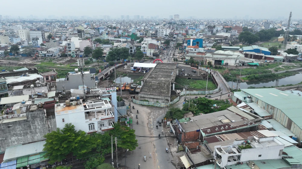 Cầu và đường Tân Kỳ Tân Quý sẽ góp phần cải thiện ùn ứ giao thông cửa ngõ phía Tây. cau-tan-ky-tan-quy-000.jpg