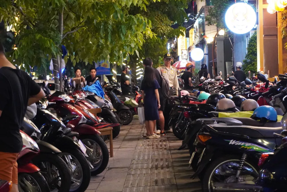 Phố ẩm thực Phan Xích Long sẽ được cải tạo vỉa hè, bố trí điểm đậu xe,... pho-am-thuc-phan-xich-long.jpg