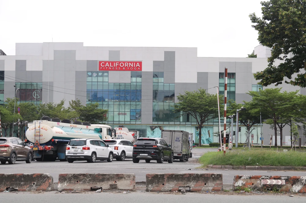 Điểm quay đầu xe trước Vivo City sẽ được bổ sung đèn đếm lùi. ham-chui-nguyen-van-linh-nguyen-huu-tho-19.jpg