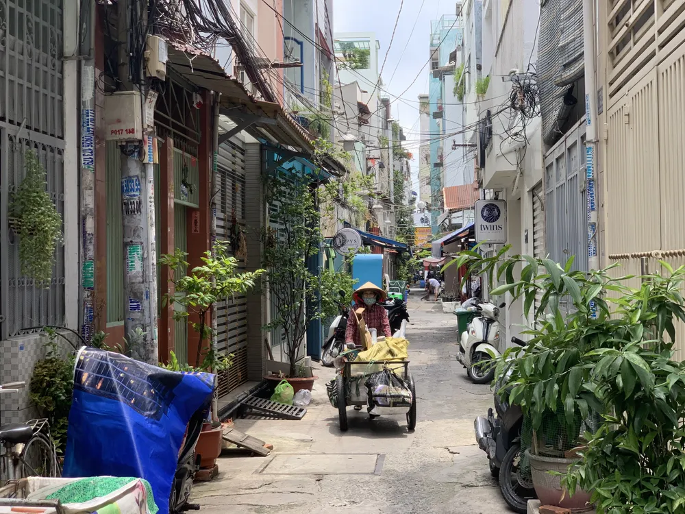 Các tuyến hẻm trên địa bàn quận nhỏ hẹp, rộng dưới 3m. mo-rong-hem-42.jpg