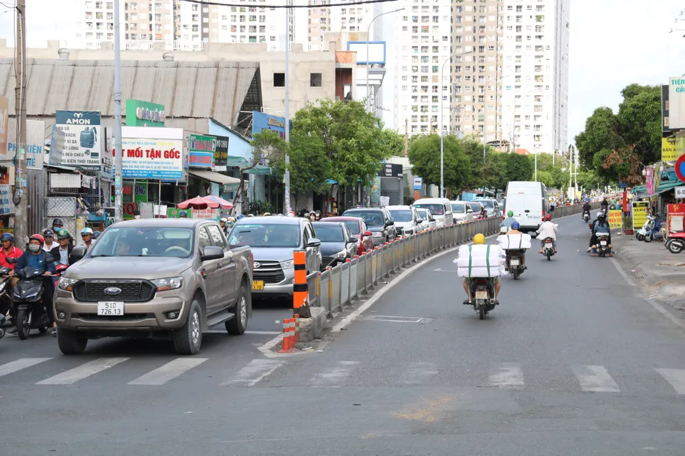 Đường Hòa Bình ùn ứ kéo dài. nga-tu-bon-xa-13.jpg