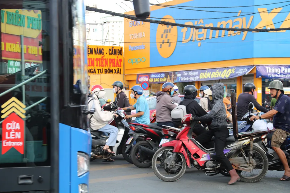nga-tu-bon-xa-16.jpg