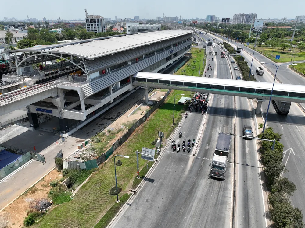 Tuyến metro số 1 có 9 cầu đi bộ kết nối với các nhà ga. metro số 1