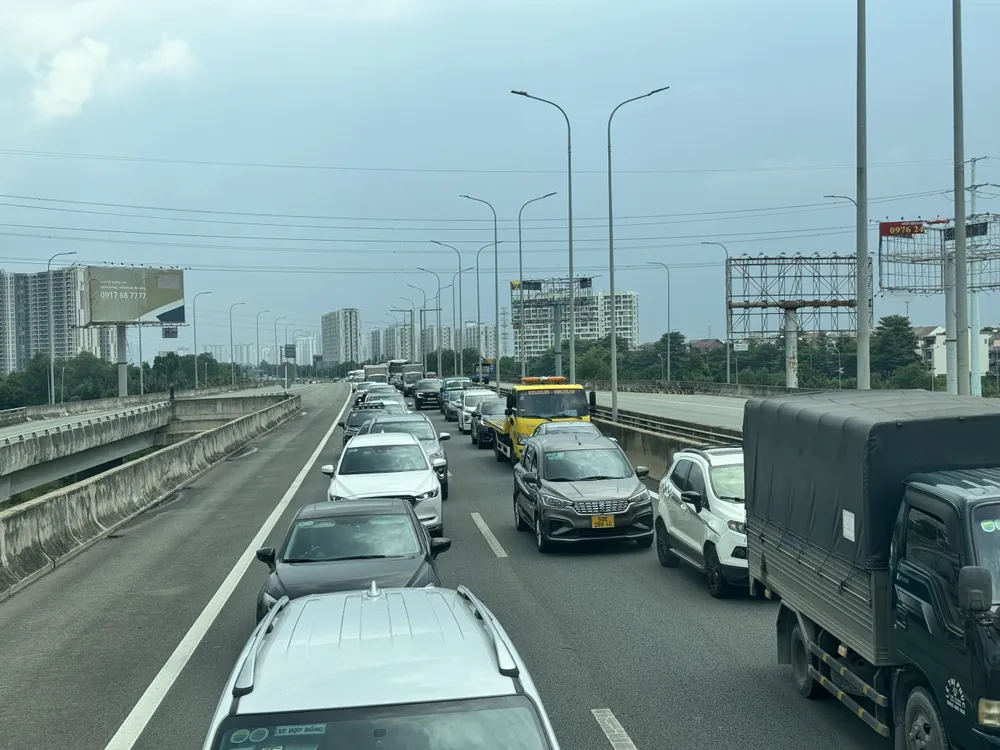 Ùn ứ kéo dài trên cao tốc TP.HCM - Long Thành - Dầu Giây. Ảnh: TS cao tốc TP.HCM