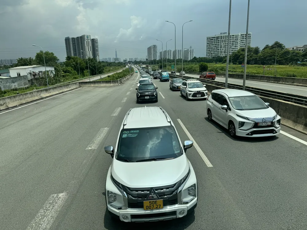Ùn ứ kéo dài từ sáng và chưa có dấu hiệu thuyên giảm. Ảnh: TS cao-toc-TP.HCM-Long Thanh-Dau Giay-4.jpg