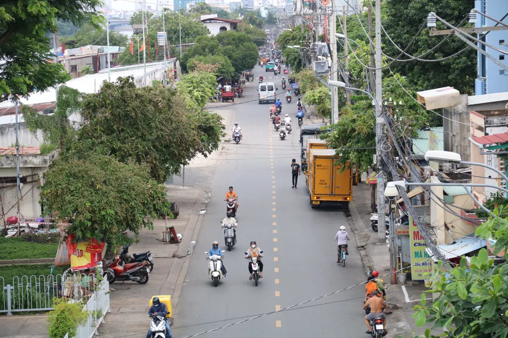 Đường Tôn Thất Thuyết, quận 4 sẽ được mở rộng lên 25 m. Ảnh: NHƯ NGỌC Đường Tôn Thất Thuyết, quận 4 sẽ được mở rộng lên 25 m