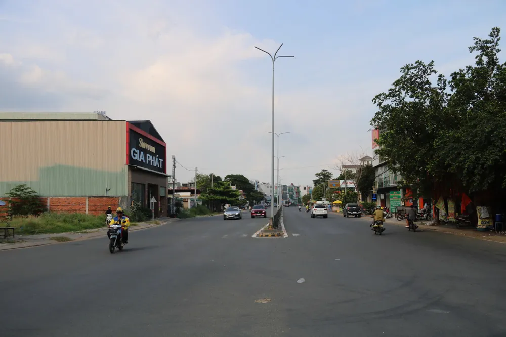 Dự án mở rộng đường Liên Phường đang được các đơn vị tập trung gỡ vướng, sớm đưa dự án về đích. duong-lien-phuong-5.jpg