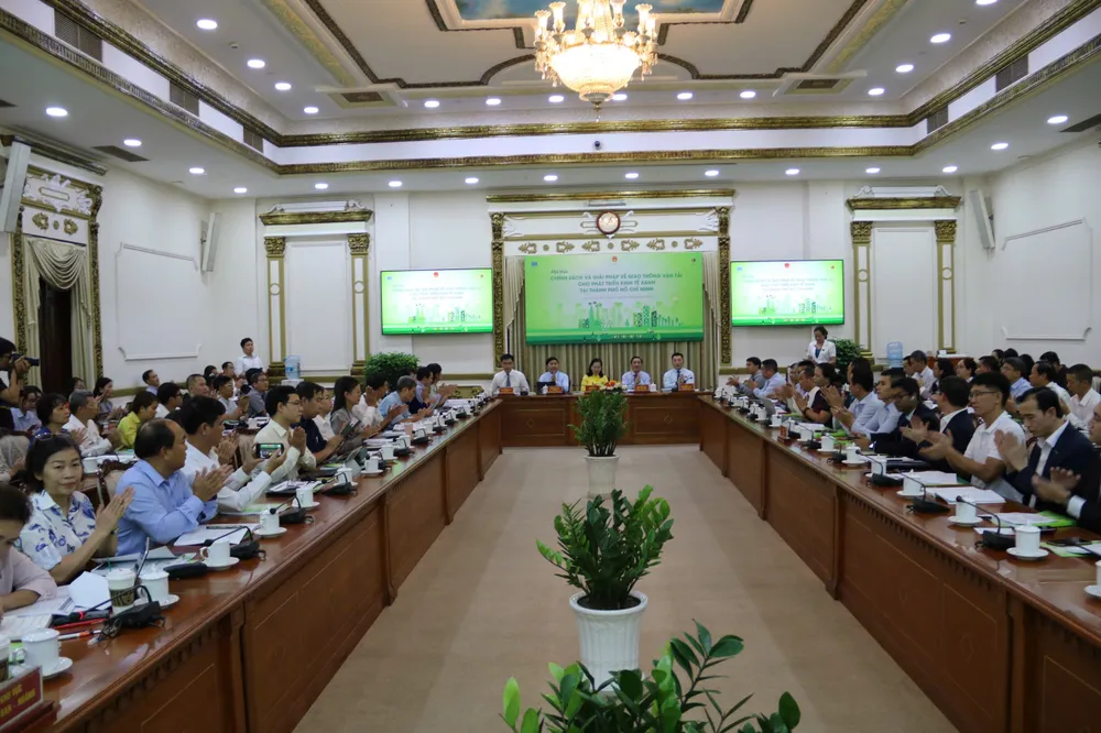 Toàn cảnh hội thảo. phương tiện giao thông