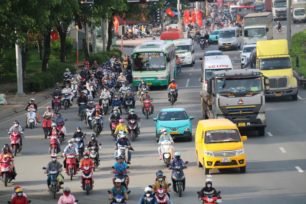 Cửa ngõ phía Tây nhộn nhịp người dân về quê nghỉ lễ 2-9. cửa ngõ phía tây