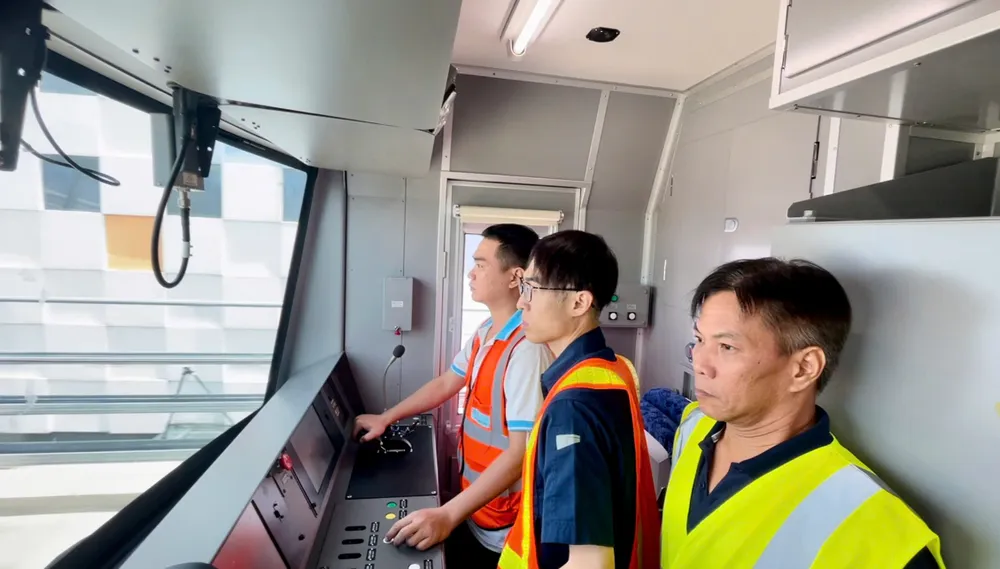 Buổi chạy thử nghiệm với kỹ thuật viên lái tàu người Việt Nam diễn ra vào ngày 30-8. metro số 1