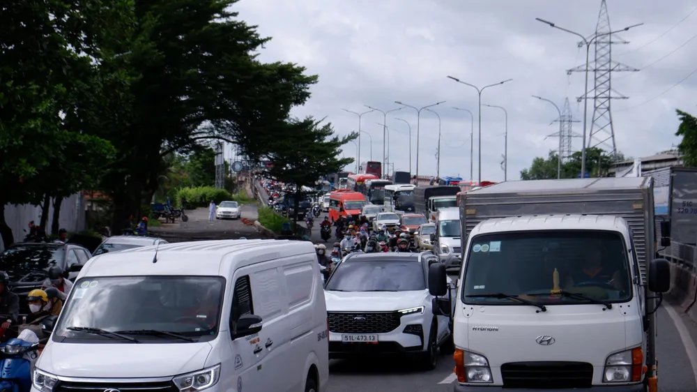 Tăng Cường Lưu Thông: Tắc Nghẽn Giao Thông Nghiêm Trọng Tại TP HCM Cuối Tuần Dịp Lễ