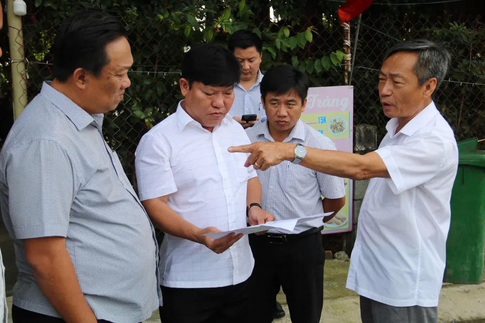 Lãnh đạo Sở TN&MT cùng lãnh đạo UBND huyện Củ Chi đi thực địa khu tái định cư xã Tân Thạnh Tây. cao-toc-TP.HCM-moc-bai-9.jpg