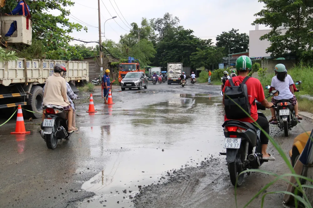 Thanh tra Sở GTVT TP yêu cầu các đơn vị khẩn trương khắc phục những bất cập trên đường Lò Lu. duong-lo-lu-10.jpg