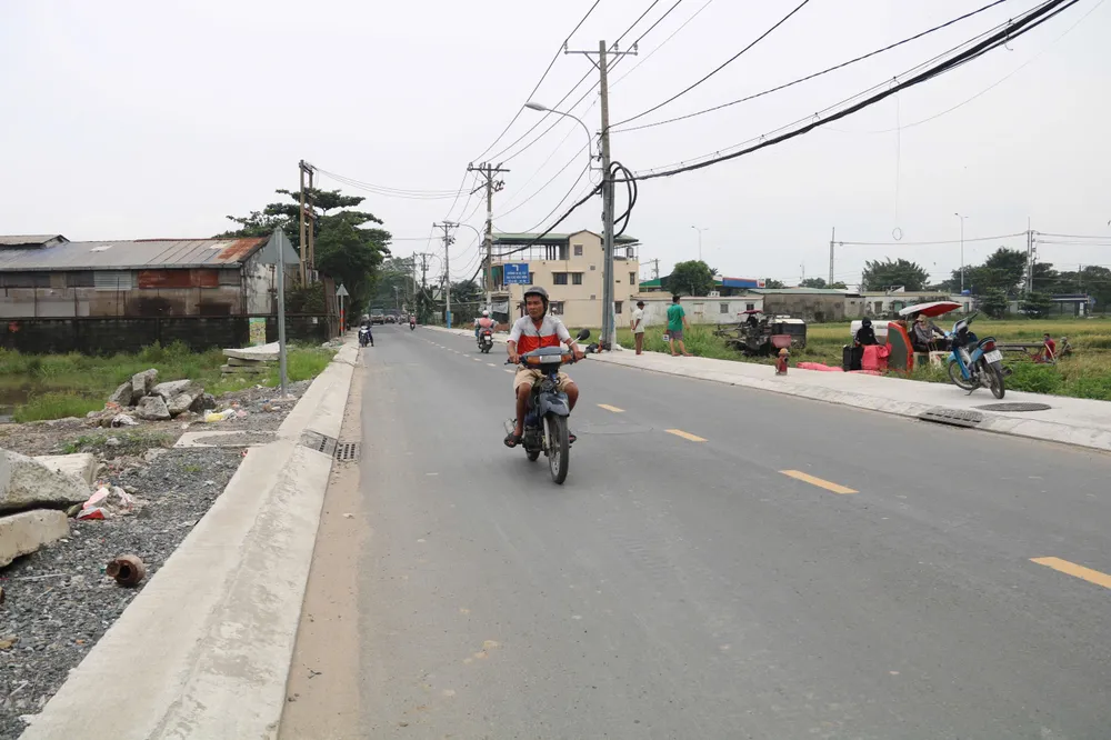 Nhiều đoạn đường Trần Văn Mười đã khoác diện mạo mới. đường trần văn mười