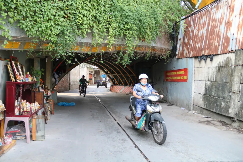 Các đơn vị liên quan đang tập trung tháo gỡ vướng mắc để ổn định đời sống người dân. khu-phuc-hop-dam-sen-7.jpg