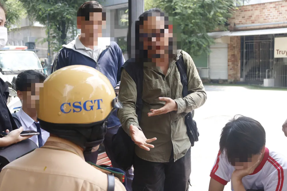 Phụ huynh đôi co với CSGT. xe-gan-may-5.jpg