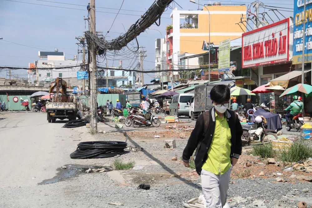 Người dân mong dự án sớm hoàn thành. cau-ba-hom-16.jpg