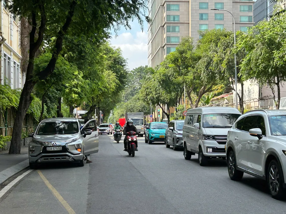 Đường Hai Bà Trưng sẽ thí điểm thu phí đỗ xe ô tô bằng công nghệ RFID. thu-phi-do-xe-o-to-2.jpg