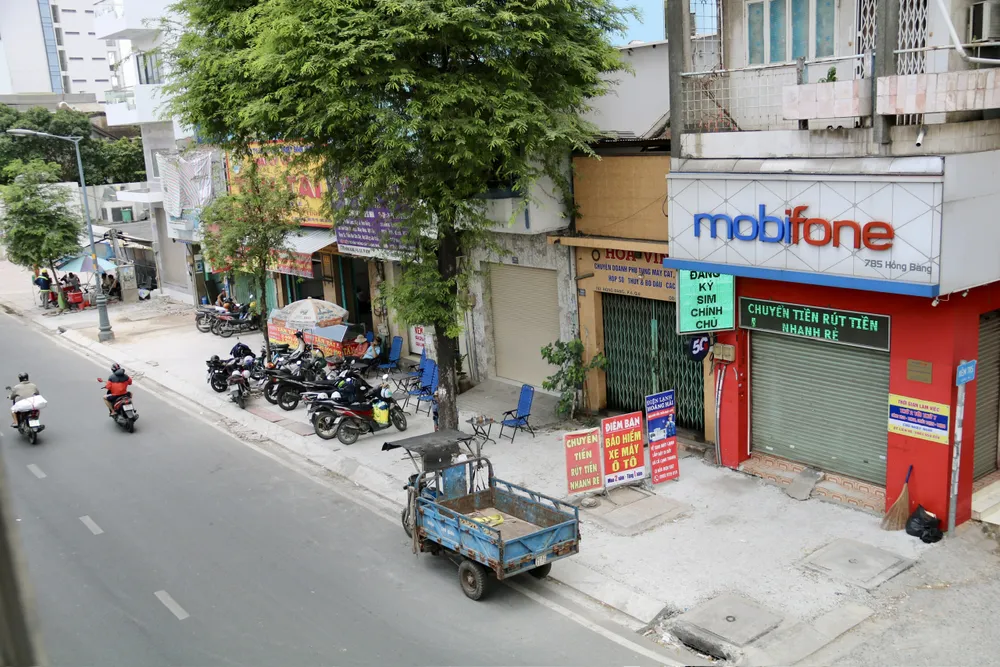 Vỉa hè sẽ được thay gạch mới.