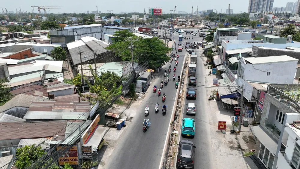 Khu vực có 65 hộ dân chờ giải tỏa. đường lương định của