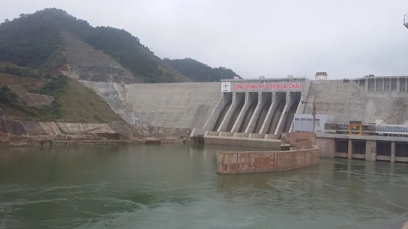 Ngắm dự án thủy điện lớn thứ 3 Đông Nam Á ảnh 10