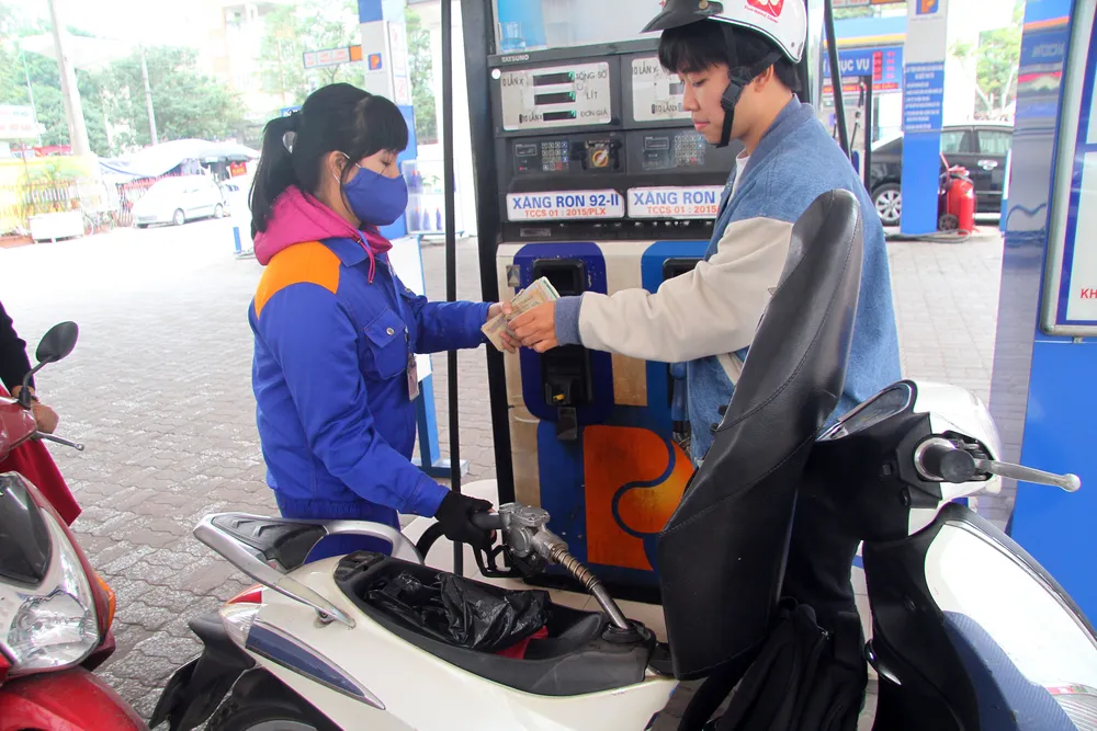 Giá dầu tăng nhẹ trong kì điều hành ngày 19-1. Ảnh: PHI HÙNG