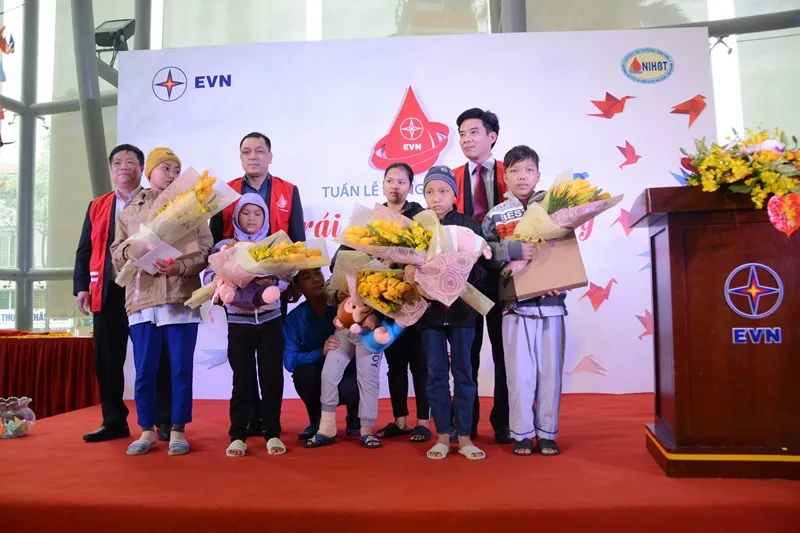 Hàng ngàn CBNV ngành điện tập trung hiến máu cứu người ảnh 1 Hàng ngàn CBNV ngành điện tập trung hiến máu cứu người ảnh 1