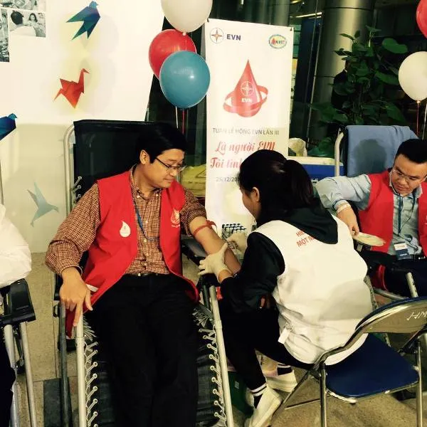 Hàng ngàn CBNV ngành điện tập trung hiến máu cứu người ảnh 2 Hàng ngàn CBNV ngành điện tập trung hiến máu cứu người ảnh 2