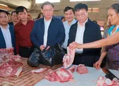 Phó Thủ tướng nêu lý do đến chúc tết ngành tài chính ảnh 2 Phó Thủ tướng Vương Đình Huệ ‘vi hành’ chợ cuối năm