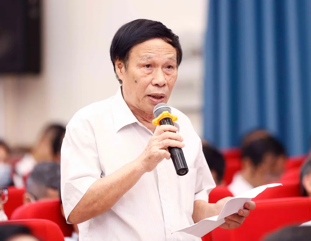 Đại diện cử tri quận Lê Chân, TP Hải Phòng đề nghị cần có cơ quan chuyên trách của Quốc hội về soạn thảo các văn bản luật, khắc phục tình trạng cài cắm lợi ích nhóm, lợi ích cục bộ ngay trong quá trình soạn thảo. Ảnh: DOÃN TẤN Đại diện cử tri quận Lê Chân, TP Hải Phòng đề nghị cần có cơ quan chuyên trách của Quốc hội về soạn thảo các văn bản luật, khắc phục tình trạng cài cắm lợi ích nhóm, lợi ích cục bộ ngay trong quá trình soạn thảo. Ảnh: DOÃN TẤN