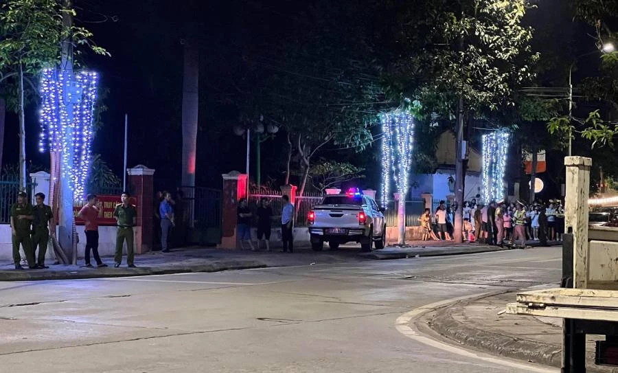 Cơ quan chức năng tỉnh Lào Cai khám xét nơi ở và làm việc của các bị can. Ảnh: Cổng TT Lào Cai.