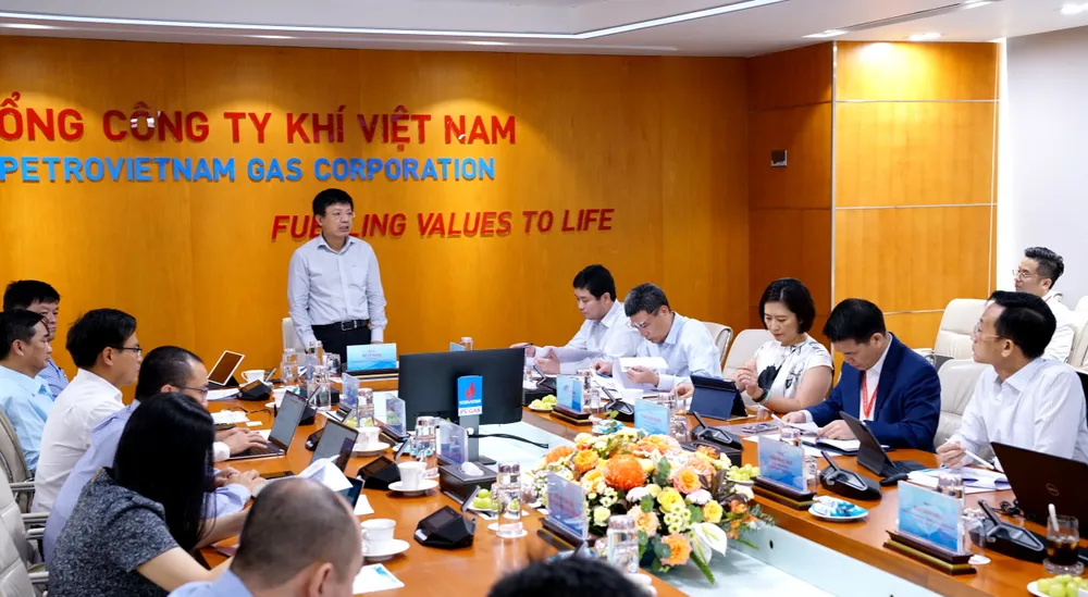 Ông Hồ Sỹ Hùng, Phó Chủ tịch Ủy ban Quản lý vốn Nhà nước tại doanh nghiệp chủ trì cuộc làm việc với PVN, EVN về cung cấp khí cho sản xuất điện. Ảnh: HC