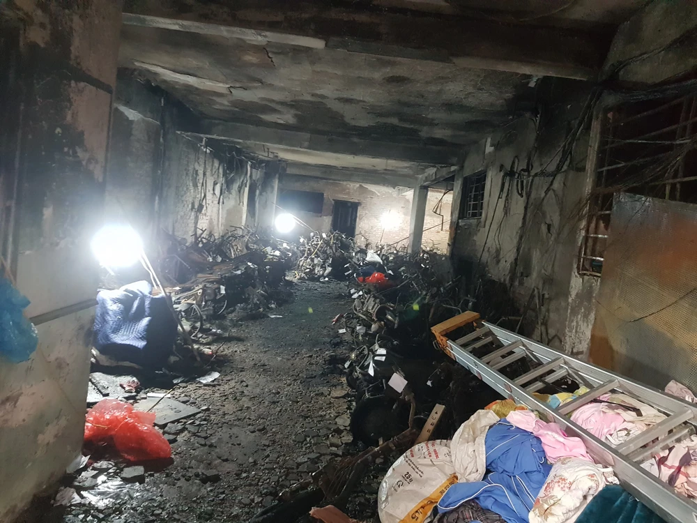 Tầng hầm chung cư bị cháy tại ngõ 29/70 phố Khương Hạ, quận Thanh Xuân, Hà Nội. Ảnh: PHI HÙNG
