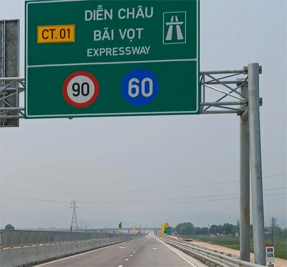 Nhiều địa phương kiến nghị bổ sung dự án kết nối đường cao tốc. Ảnh: Đ.LAM cao toc bac nam.jpg