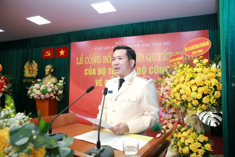 Thiếu tướng Đinh Văn Nơi, tân Cục trưởng A03 phát biểu nhận nhiệm vụ. Ảnh: VGP thieu tuong dinh van noi-2.jpg