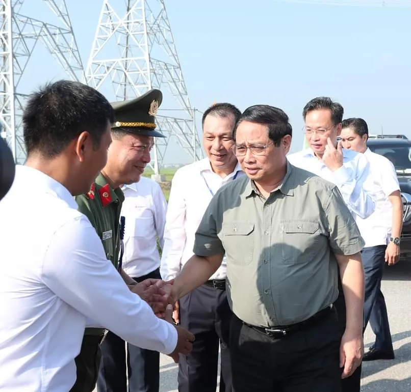 Thủ tướng Phạm Minh Chính chúc mừng lãnh đạo EVN, EVNNPT tại điểm cầu trạm 500kV Phố Nối (Hưng Yên). IMG_20240829_094929.jpg
