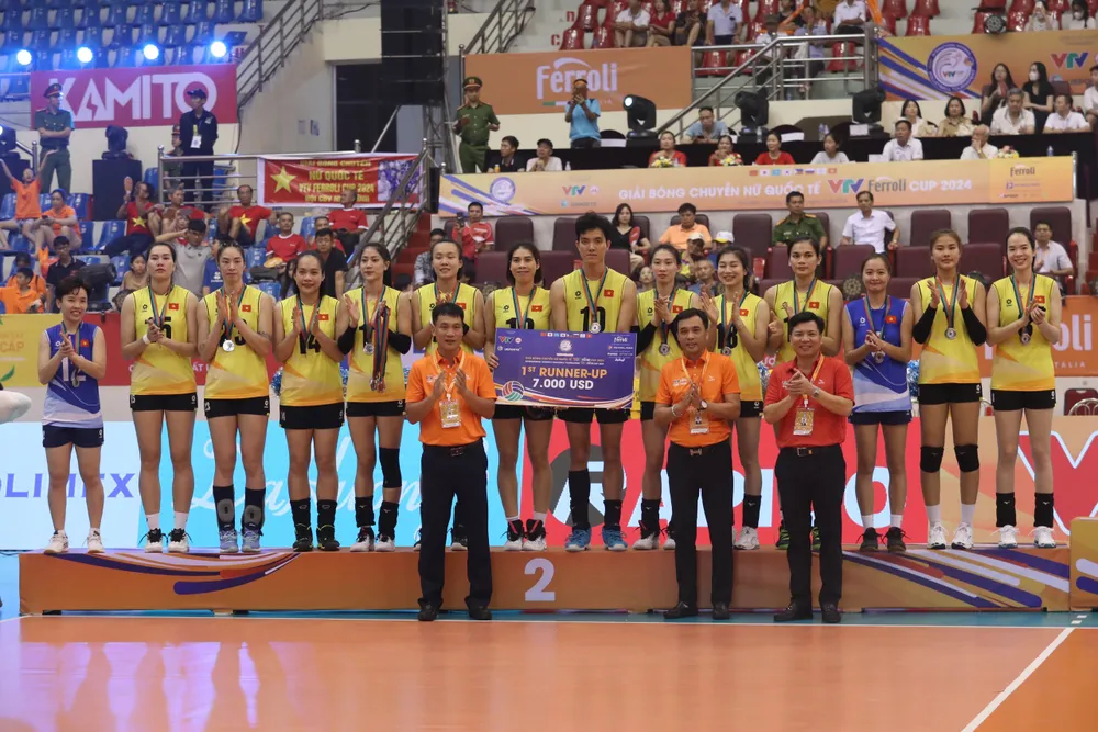 Trao giải Việt Nam - Á quân.jpg